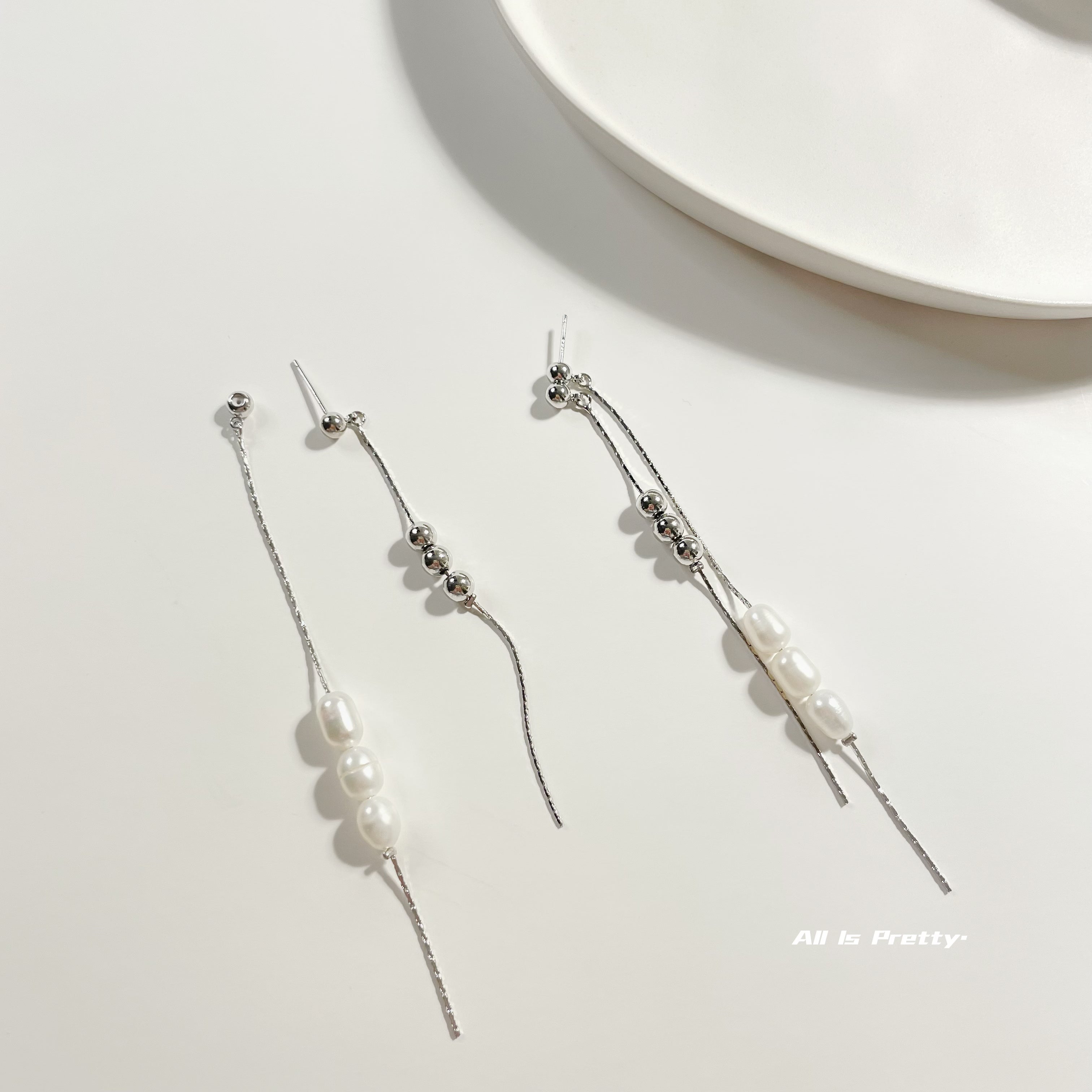 Pearls dropped earrings