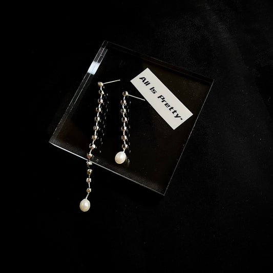 Unbalanced Pearl drop earrings
