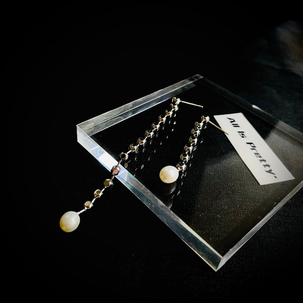 Unbalanced Pearl drop earrings