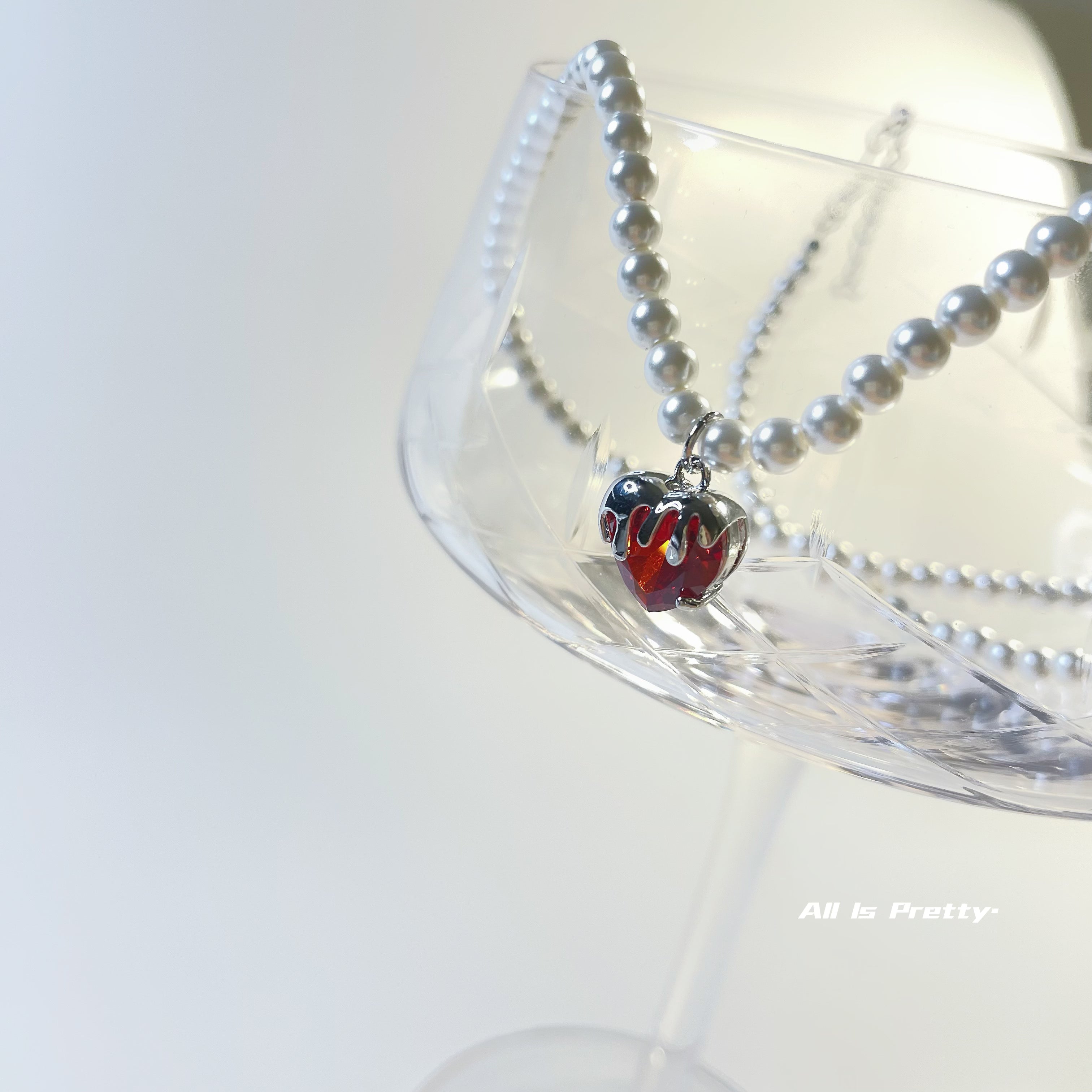 Red crystal heart pearl necklace