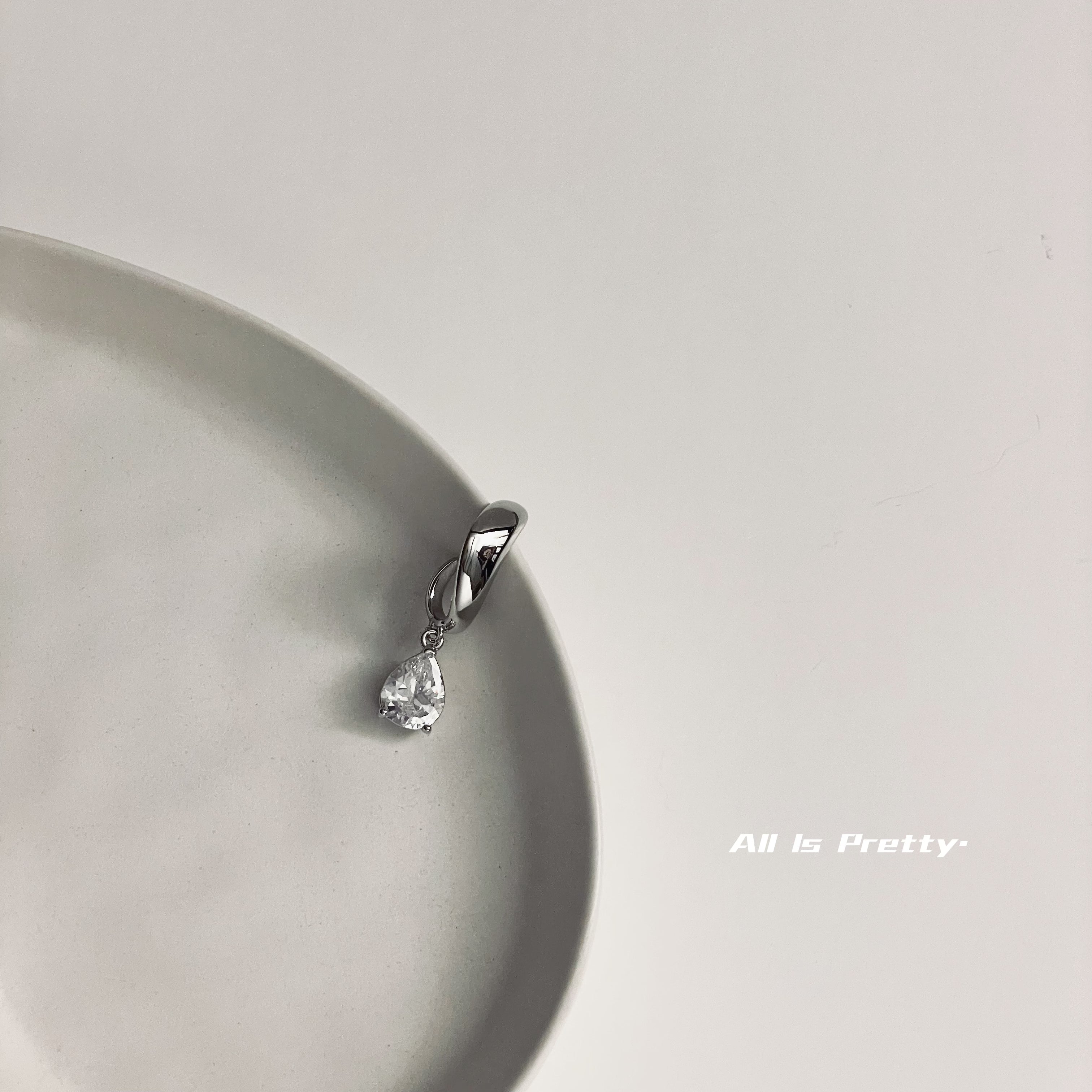 Tear drop cuff earring (single)