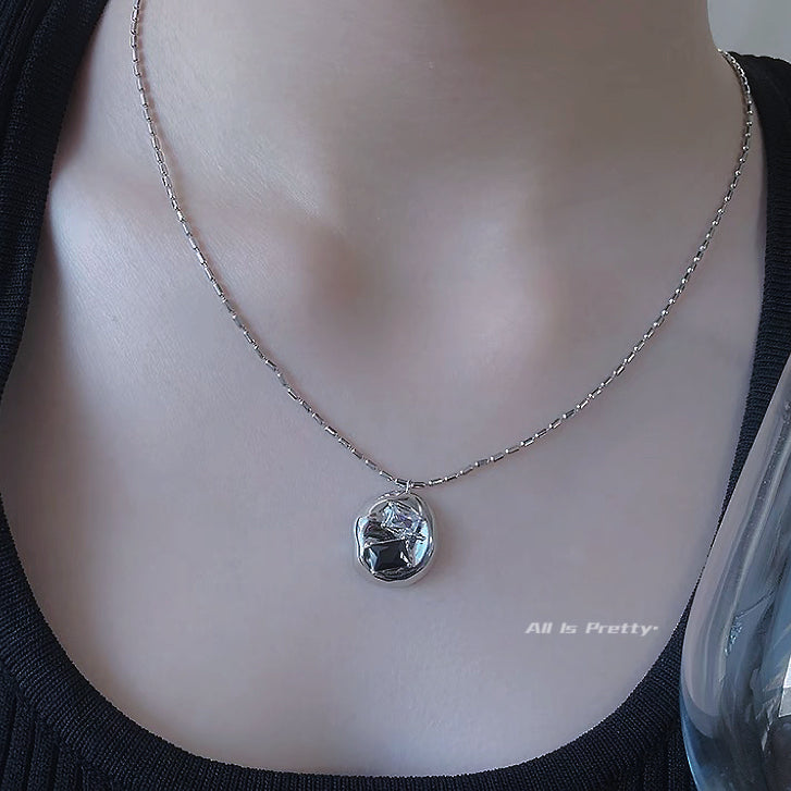 Crystal pendant necklace