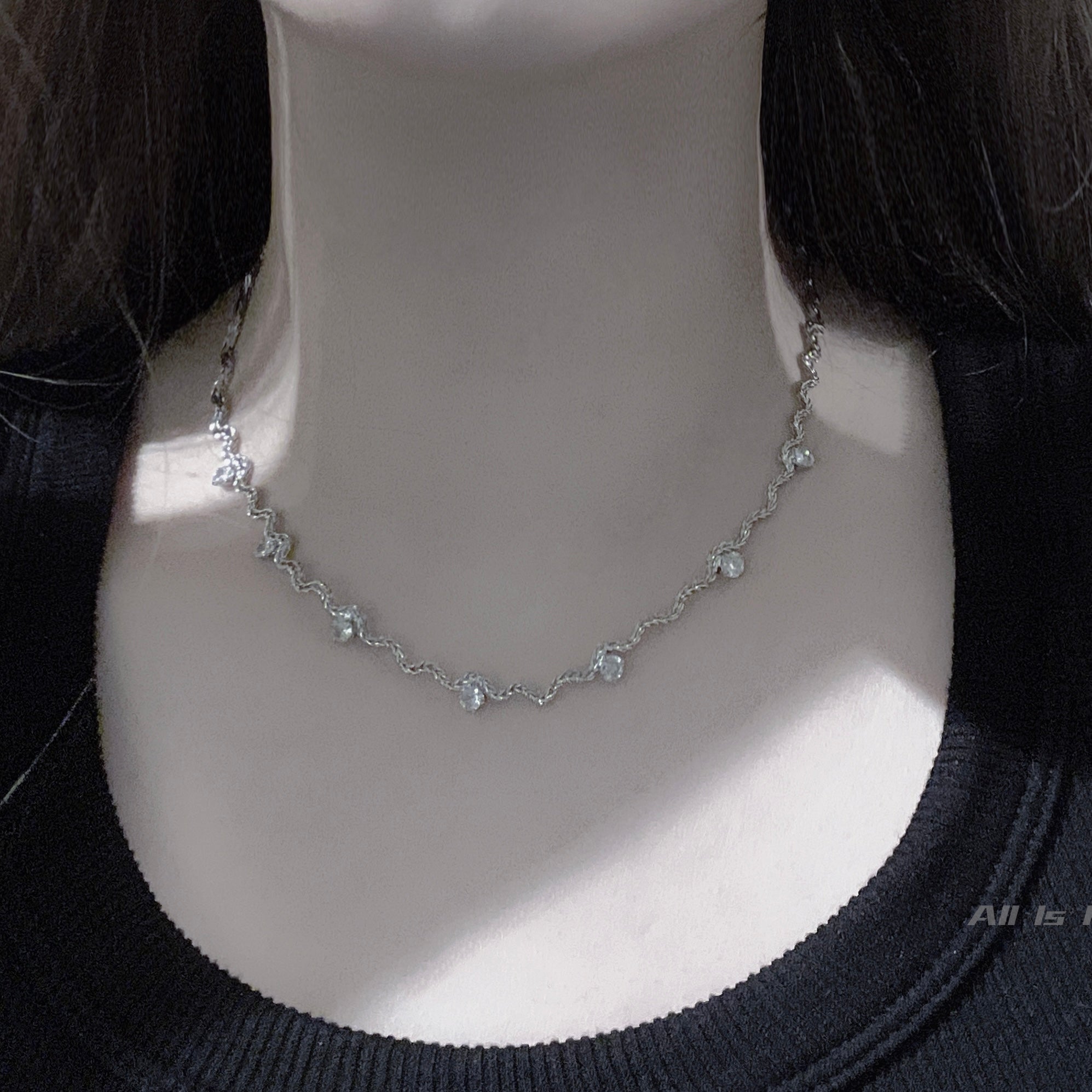 Wave pattern chain necklace
