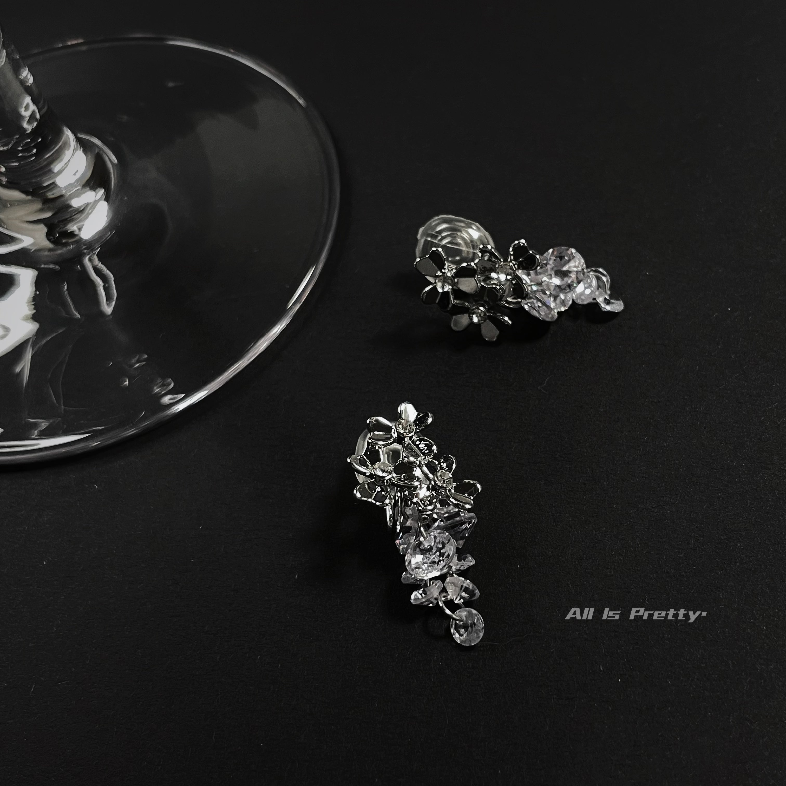 Crystal grapes flora clip earrings