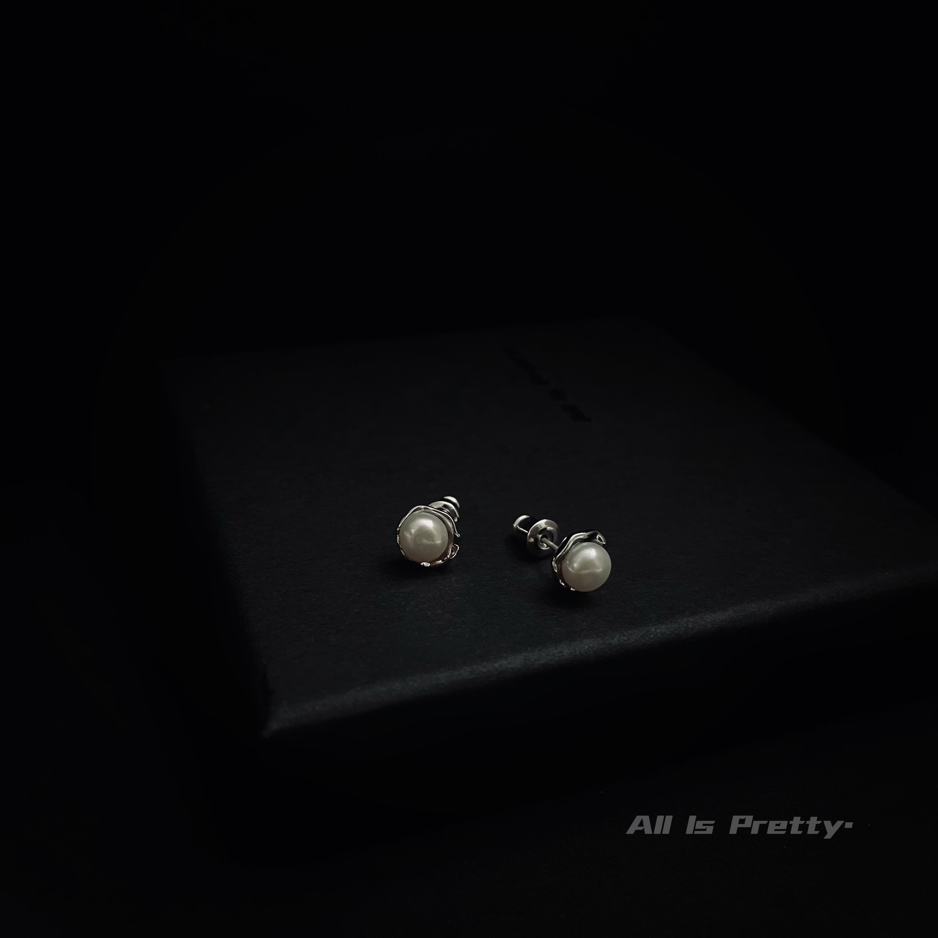 Pearl & gold plated earrings