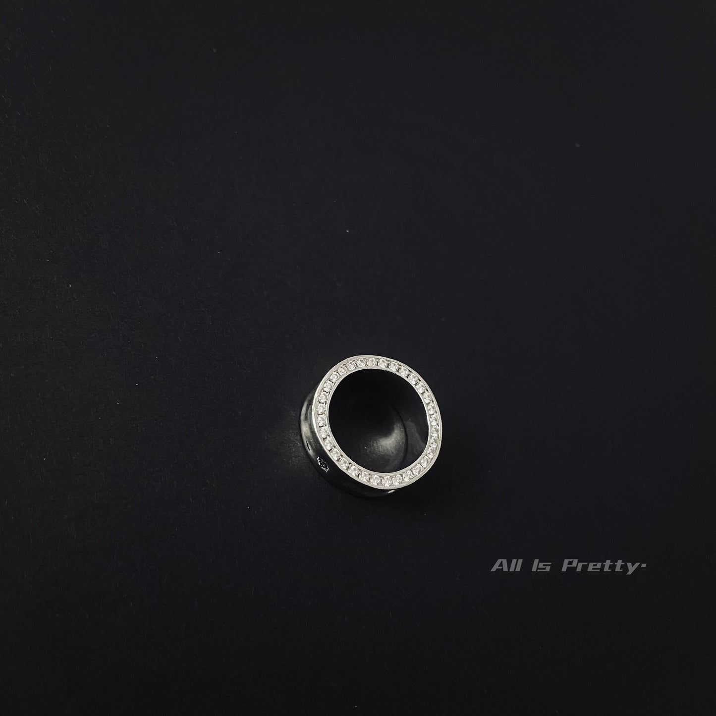 Crystal textured band ring