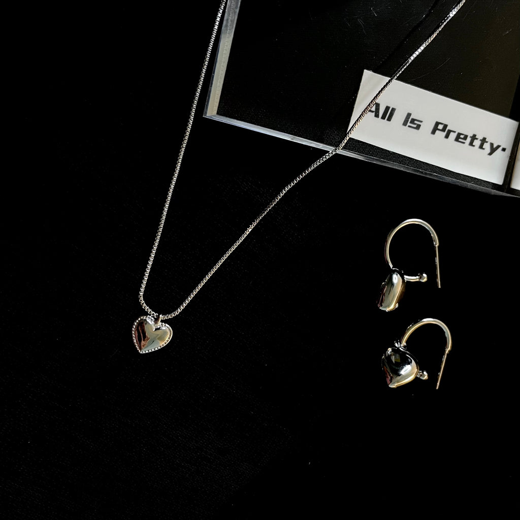 cute silver heart pendant necklace