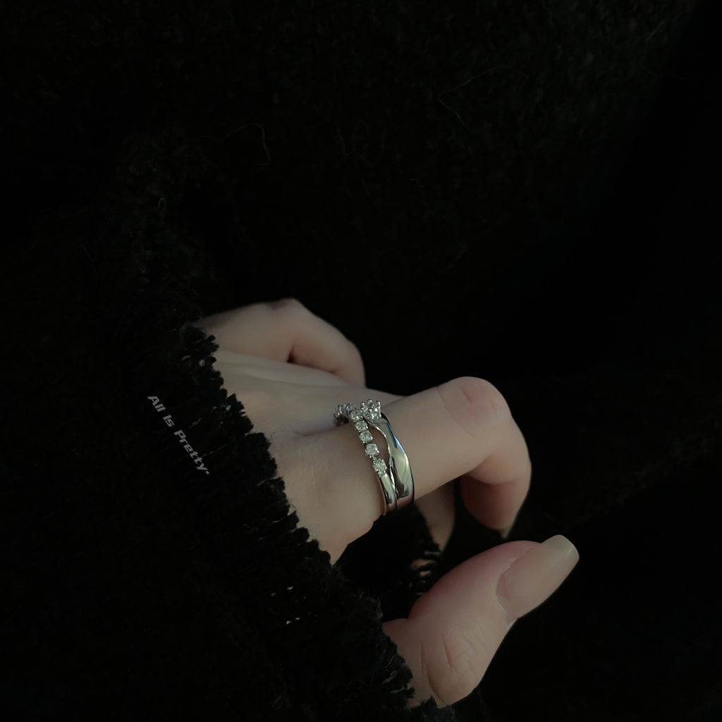 Zirconia chain gold plated ring