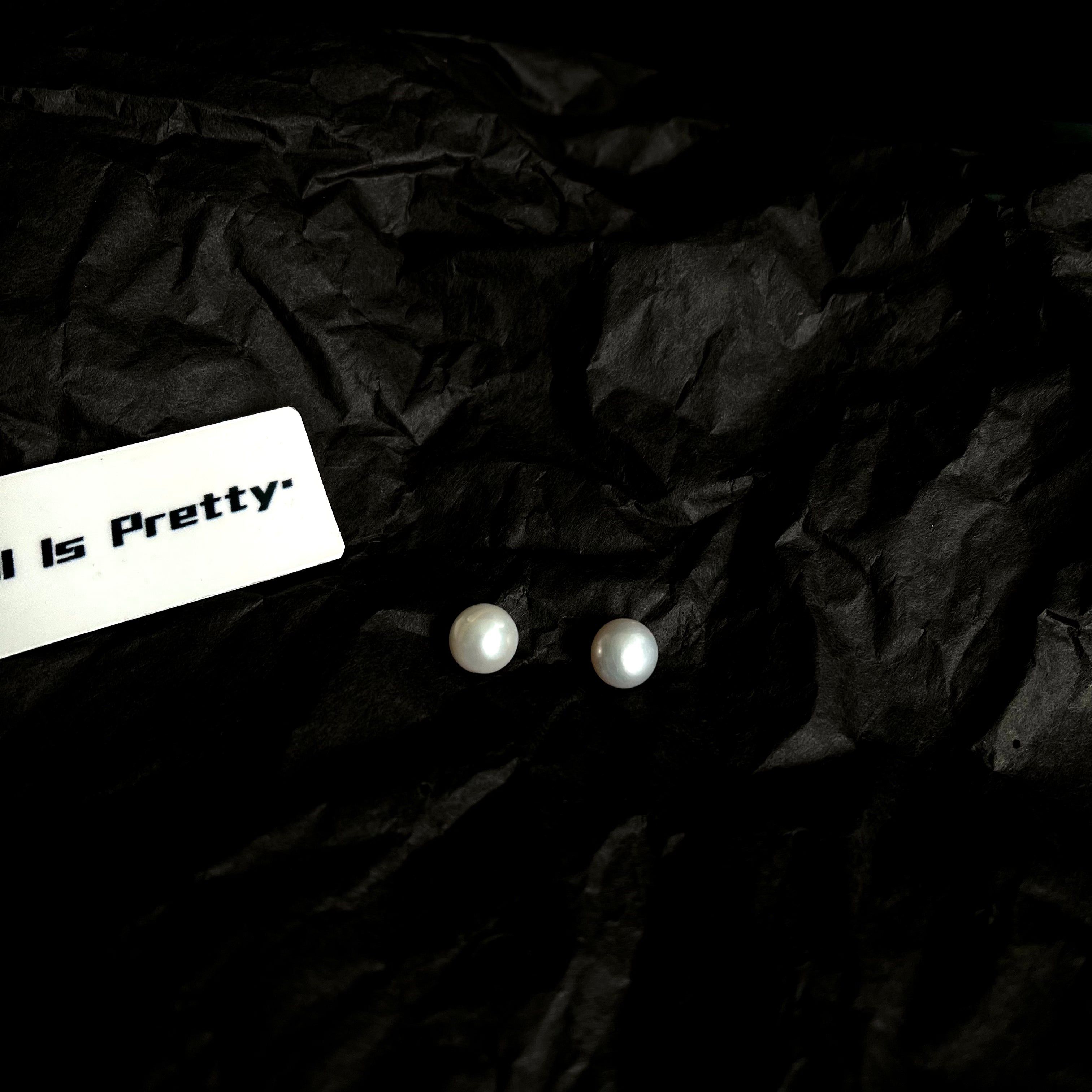 Freshwater pearls stud earrings