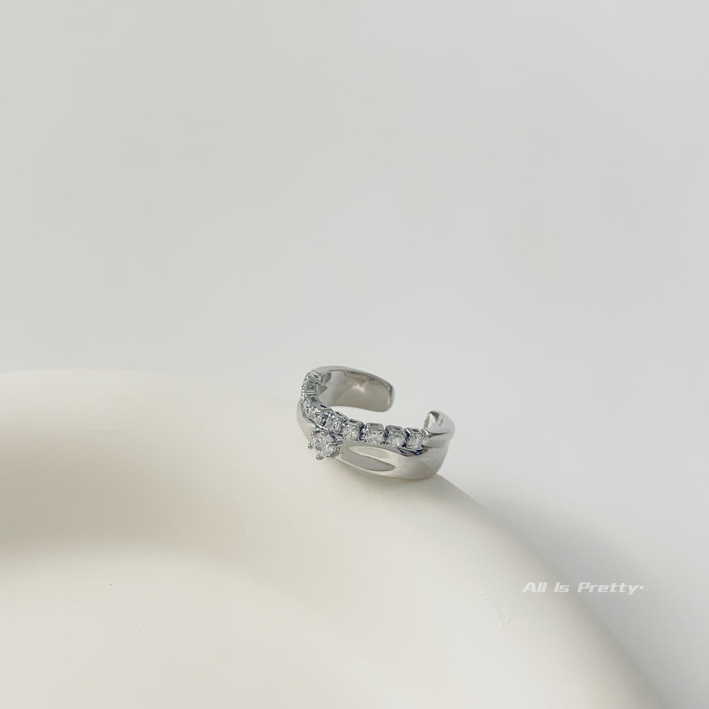Zirconia chain gold plated ring