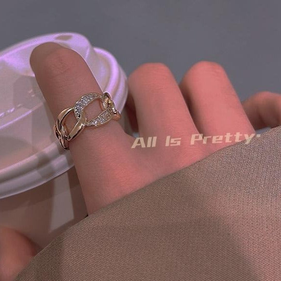 Link-band crystal ring