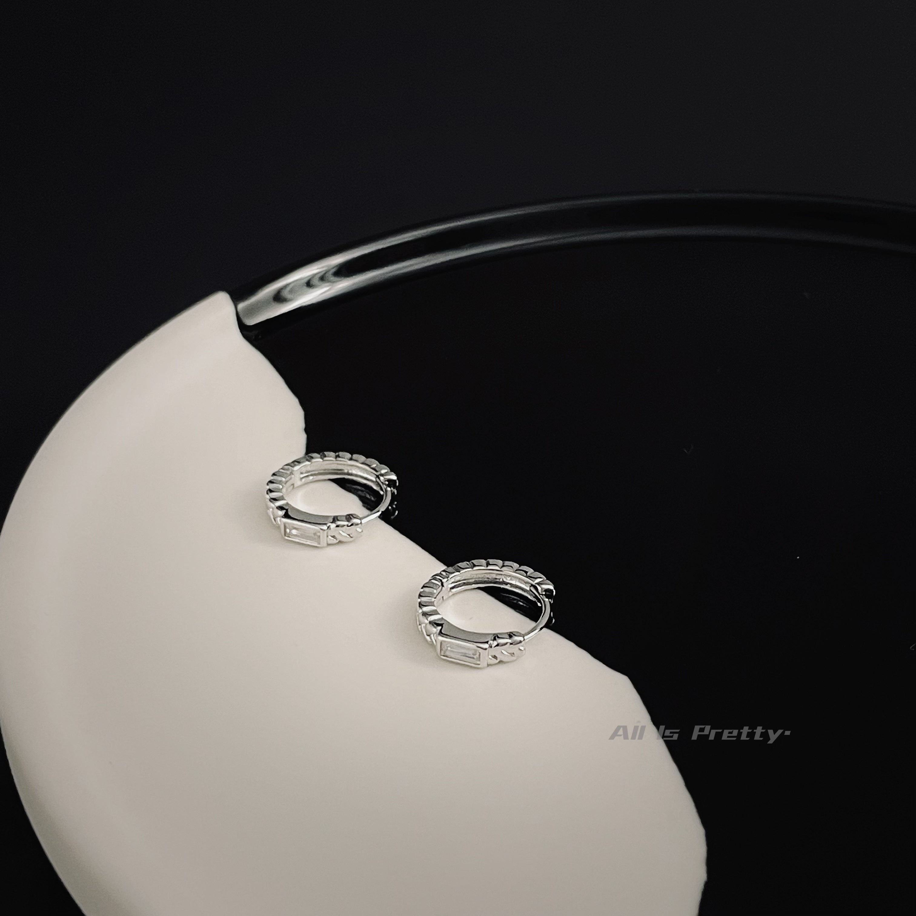 Mini hoop earrings
