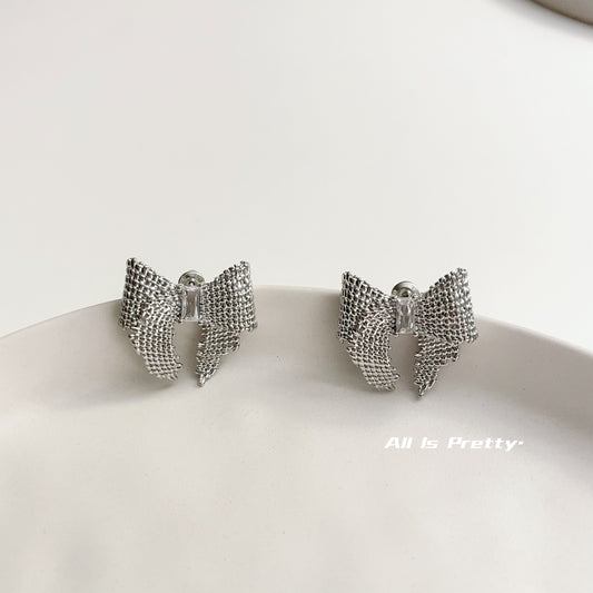 Textured bow studded earrings