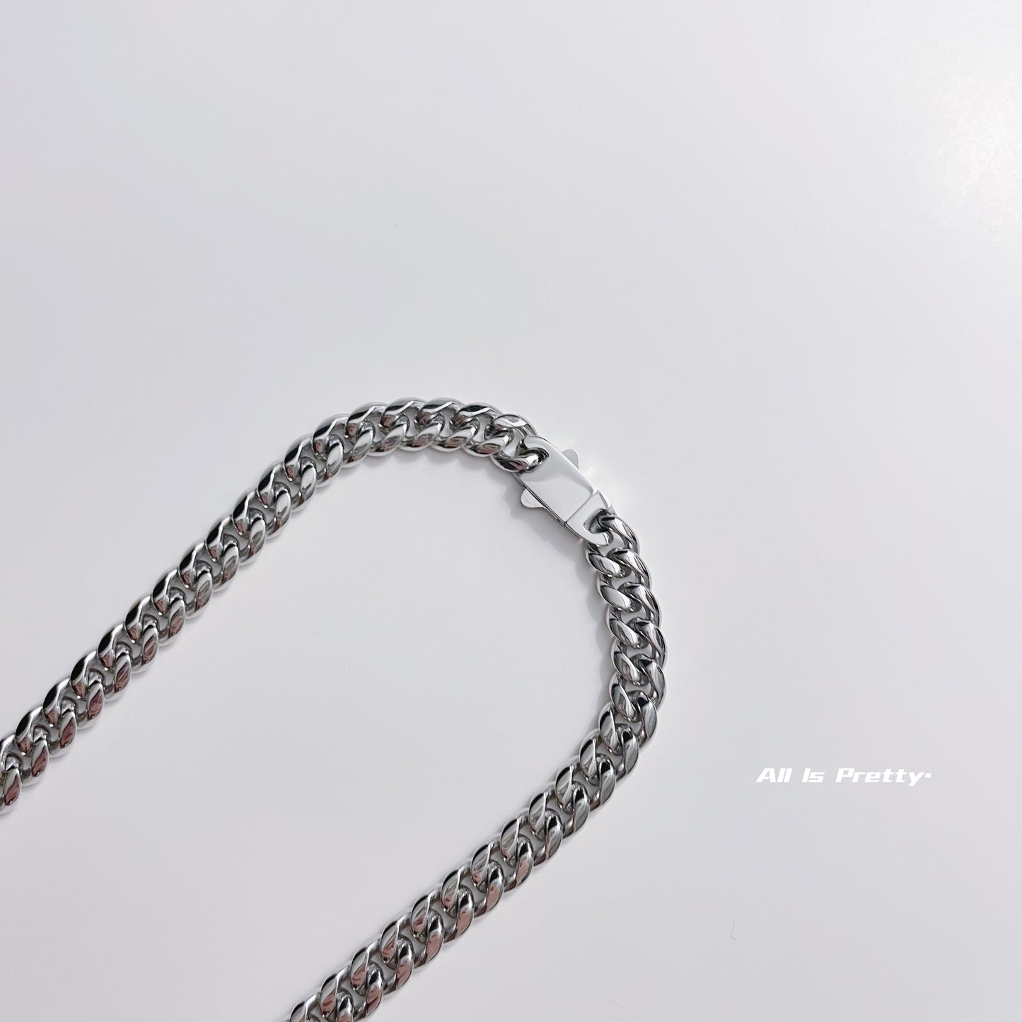 Fancy shine curb chain necklace