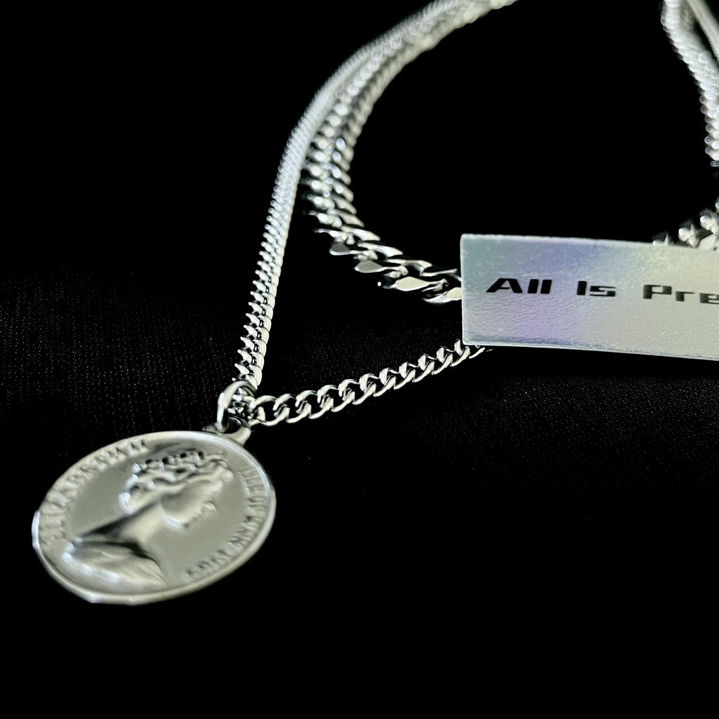 Double layered curb chain necklace with pendant