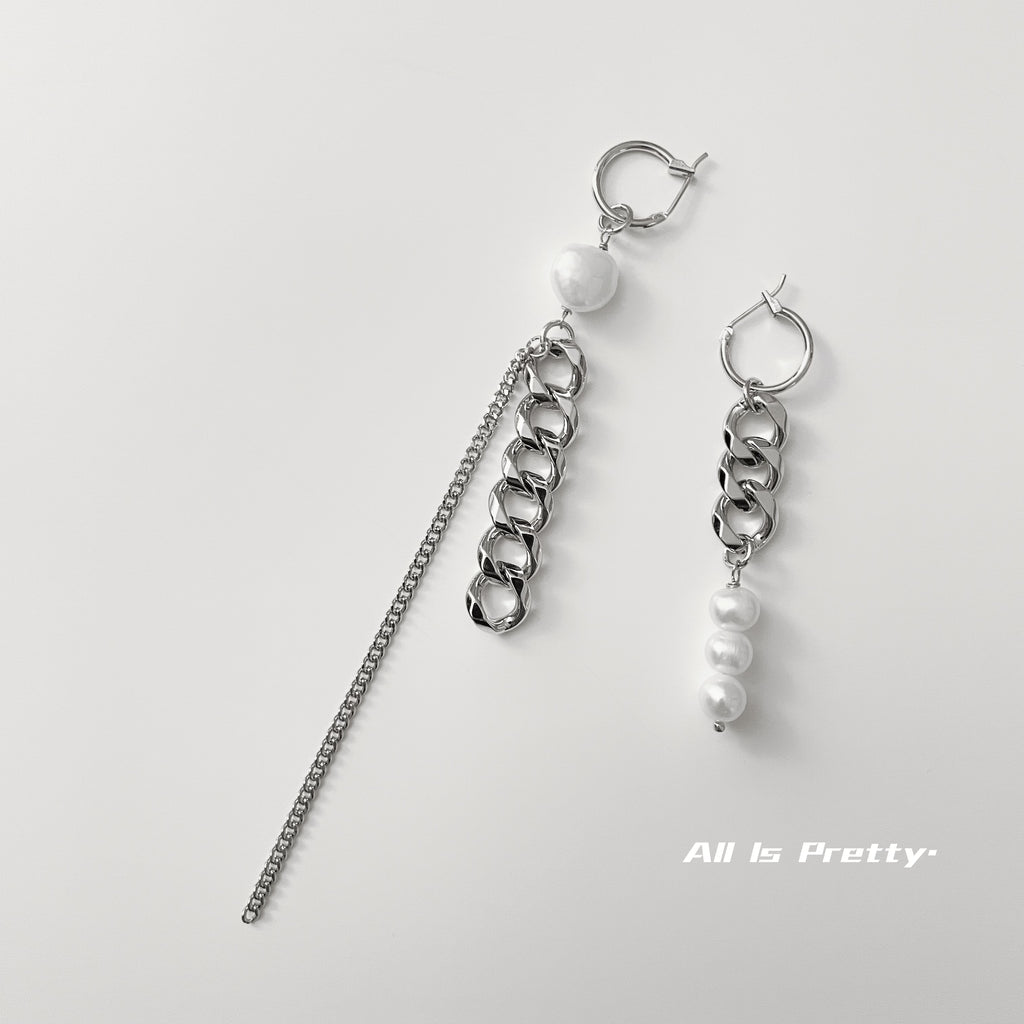 Unbalanced pearl chain earrings