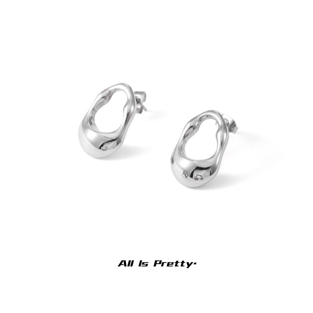 Minimalist style stud earrings