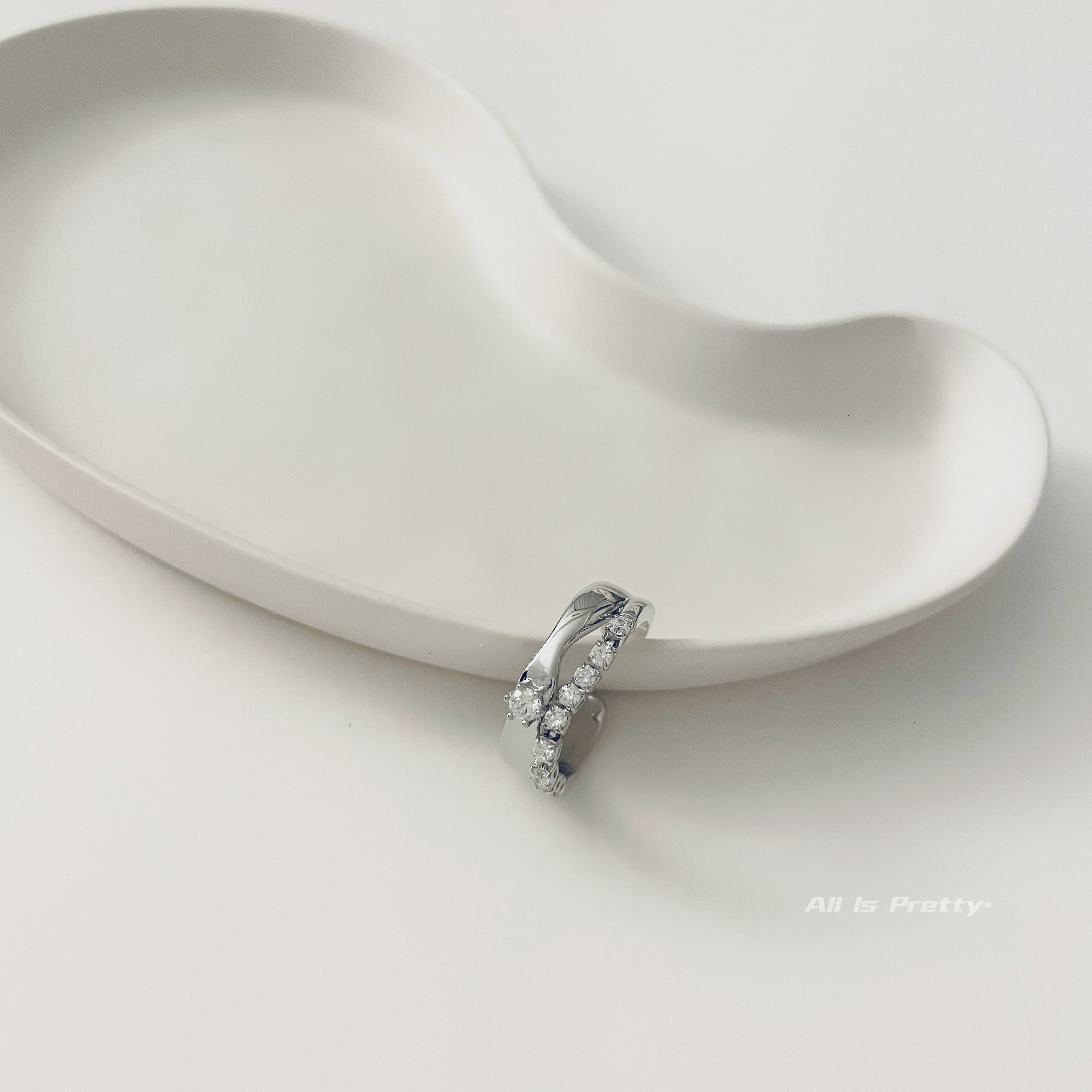 Zirconia chain gold plated ring