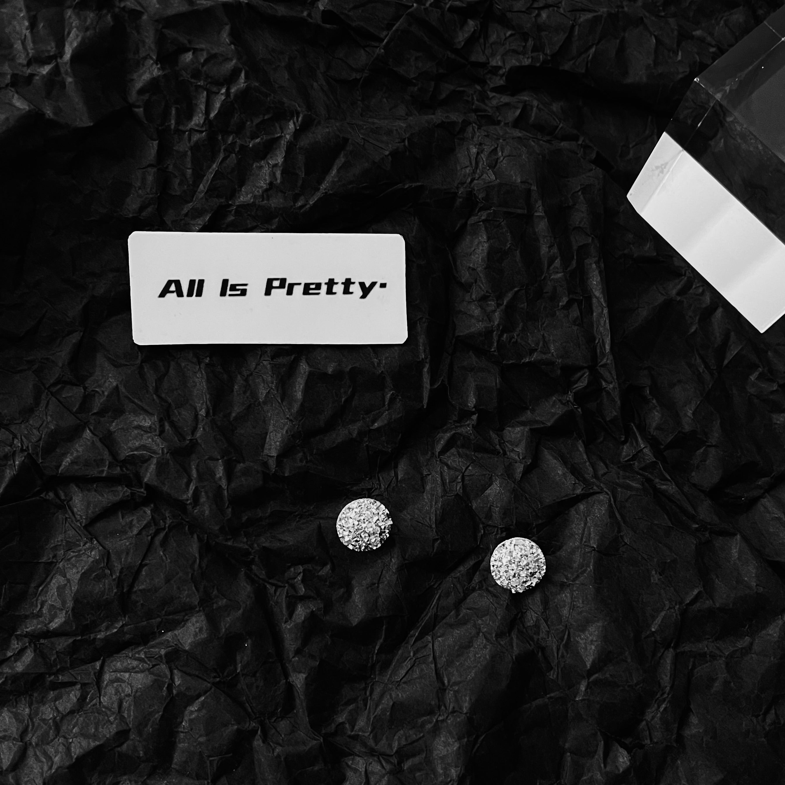 Sparkle stud earring (single)
