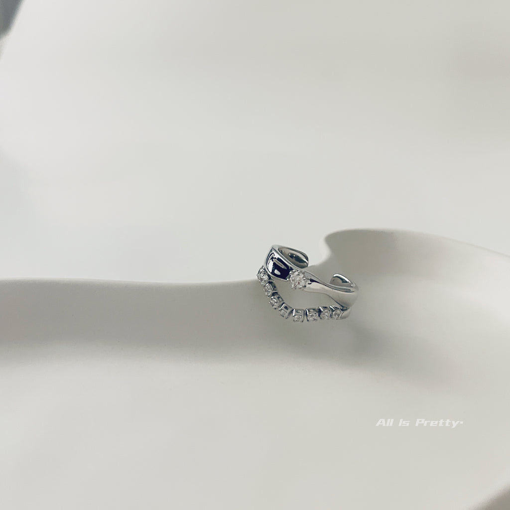 Zirconia chain gold plated ring