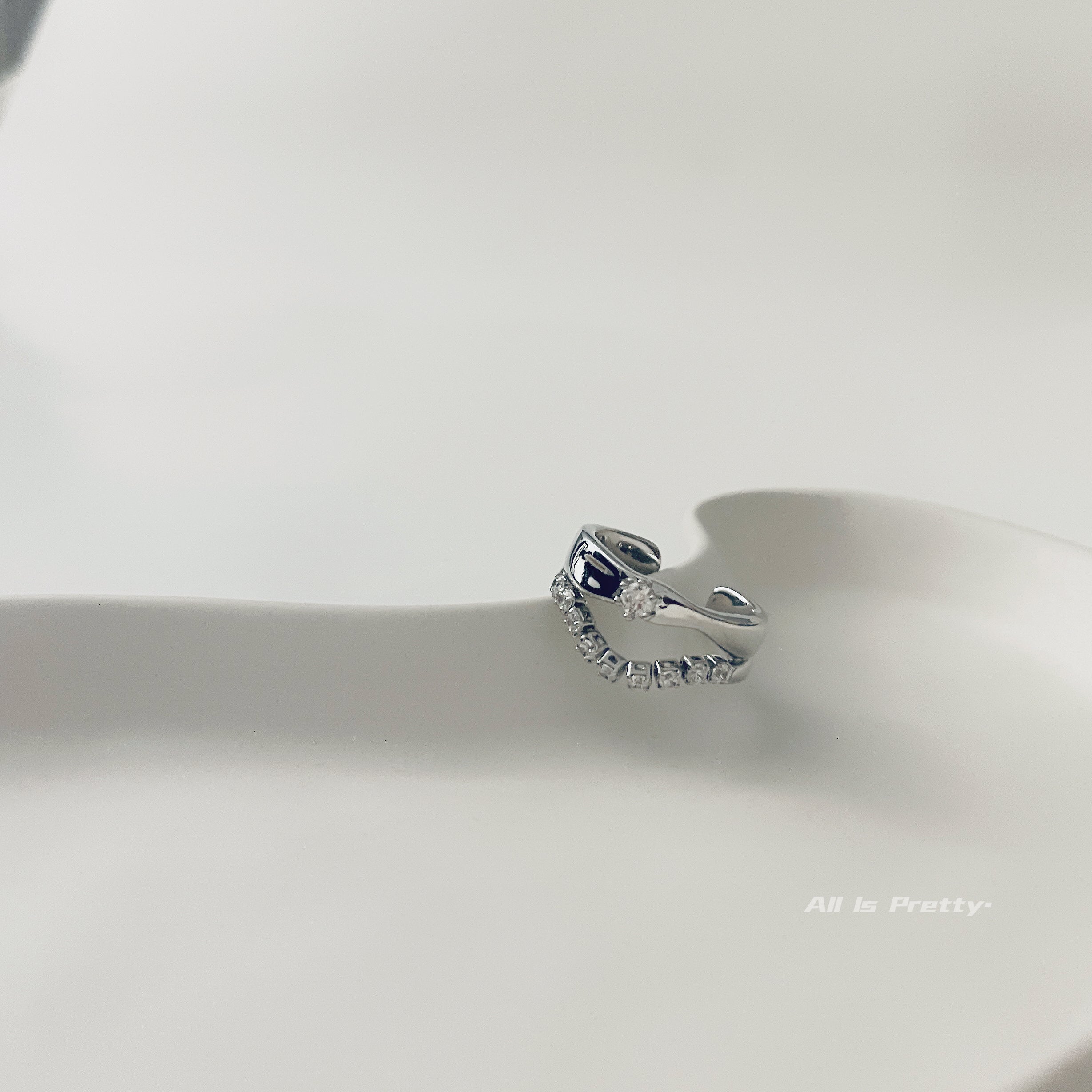 Zirconia chain gold plated ring