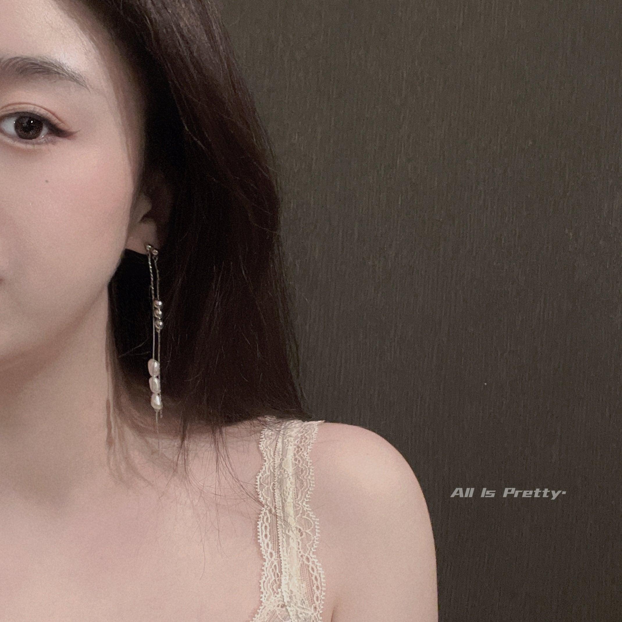 Pearls dropped earrings