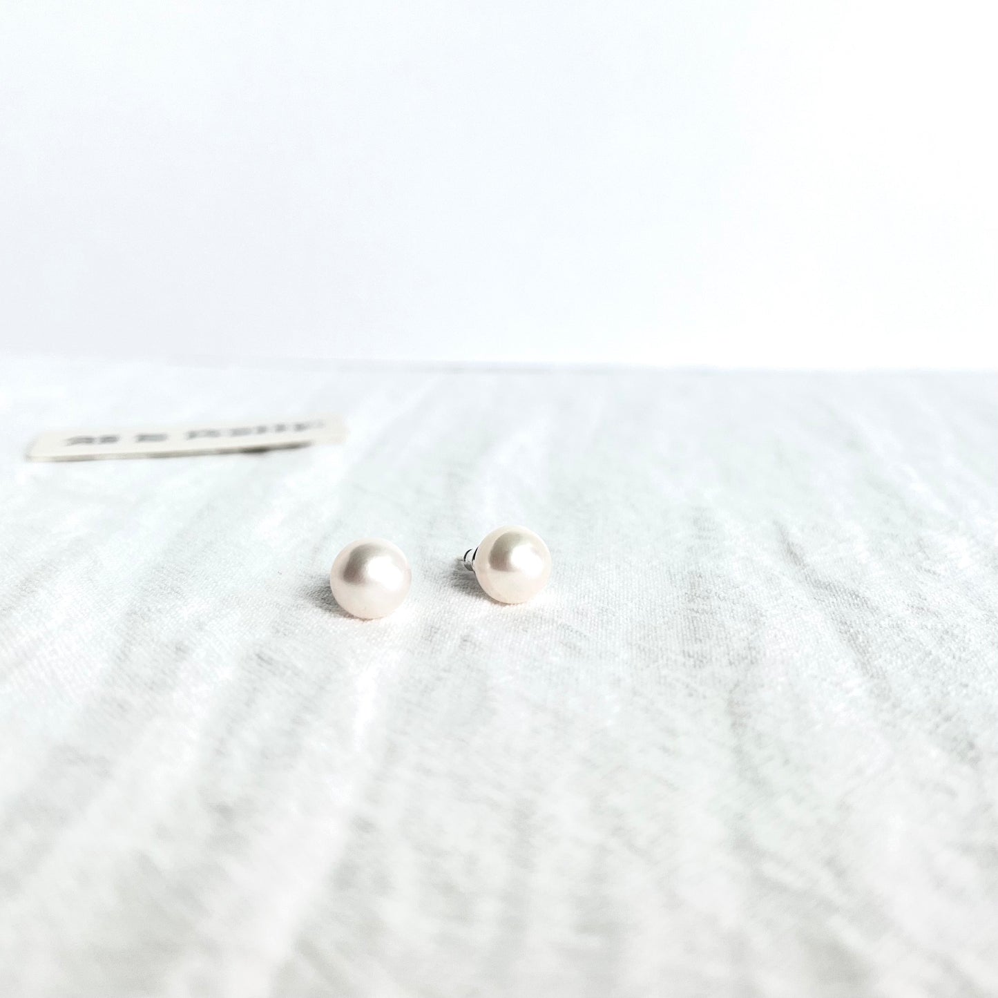 Freshwater pearls stud earrings