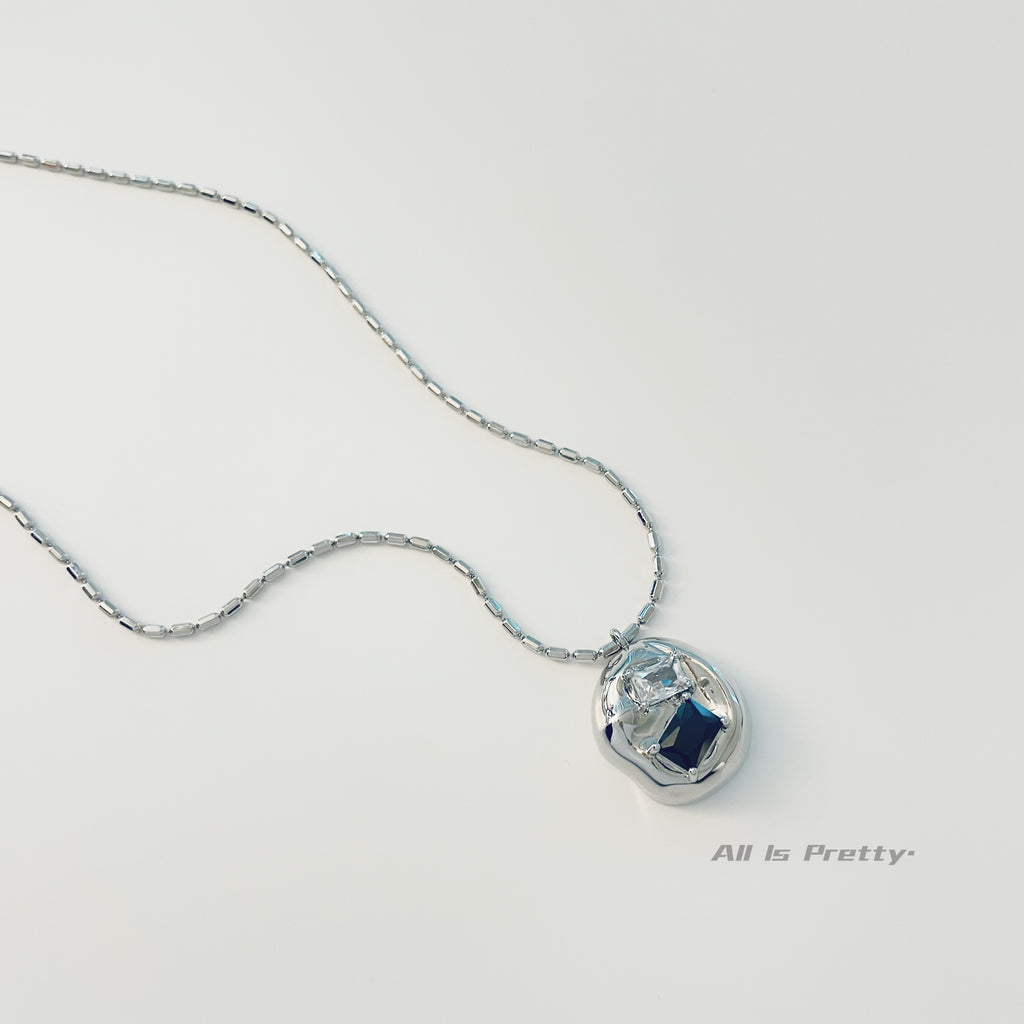 Crystal pendant necklace