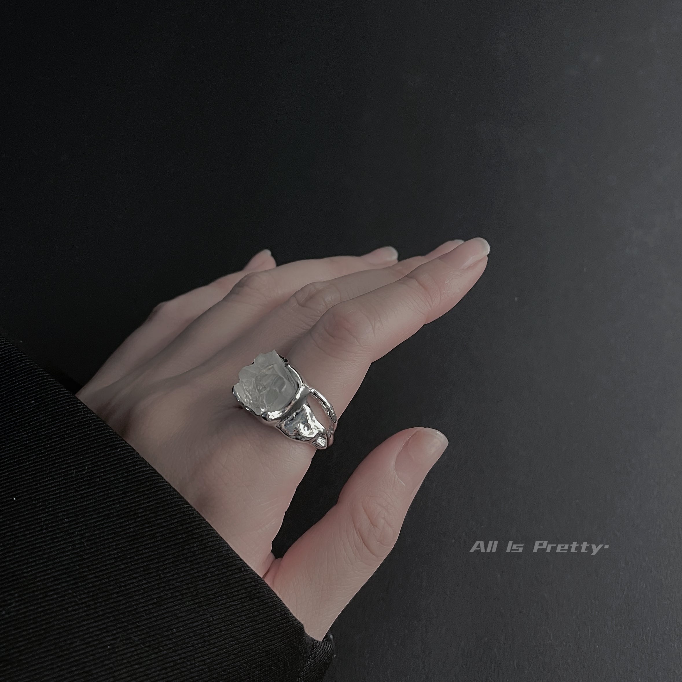 Stylish crystal ring
