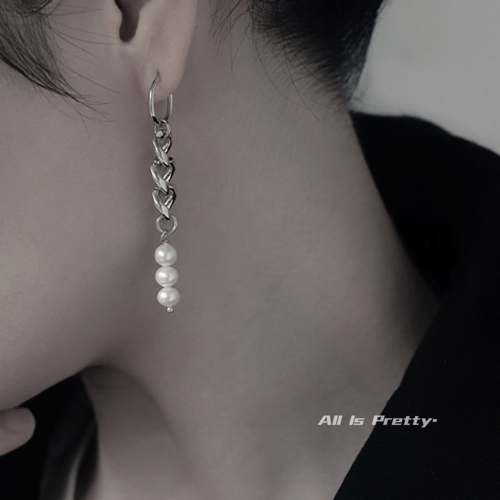 Unbalanced pearl chain earrings