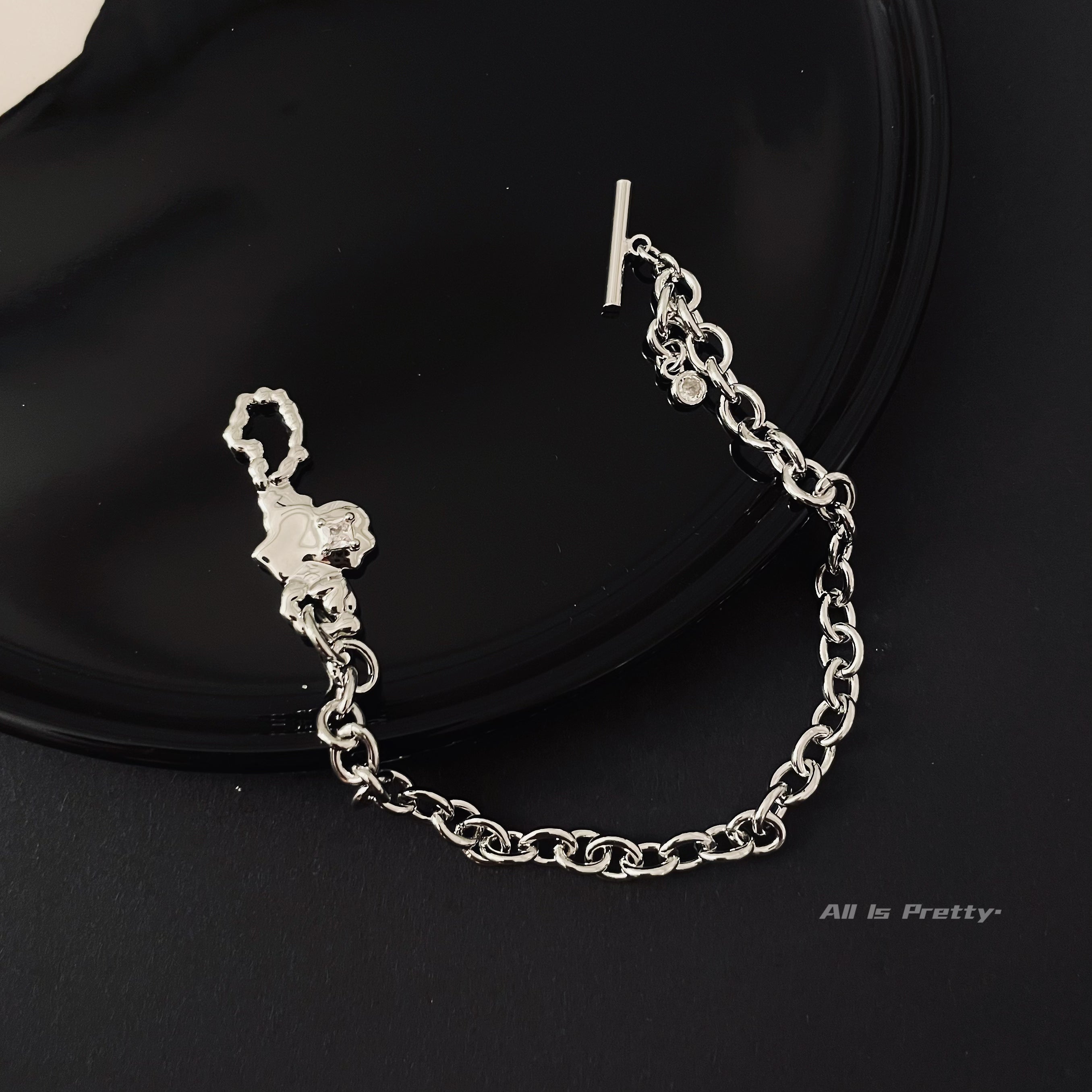 Sculpture chain bracelet