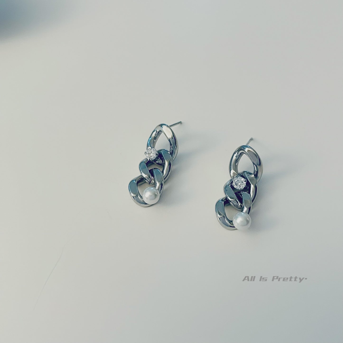 Mini chain earrings