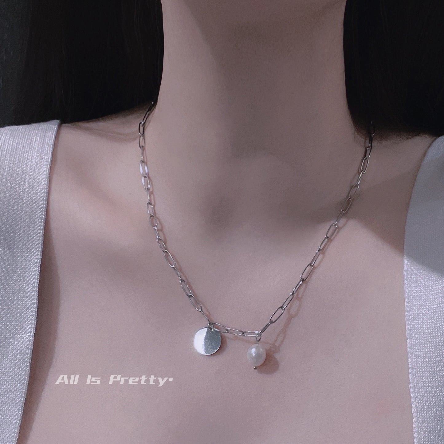 Pearl pendant necklace