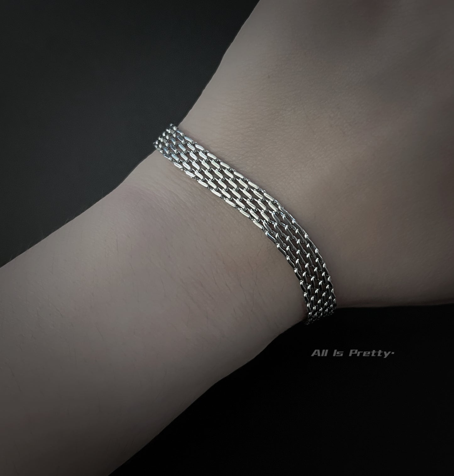 Linked herringbone chain bracelet