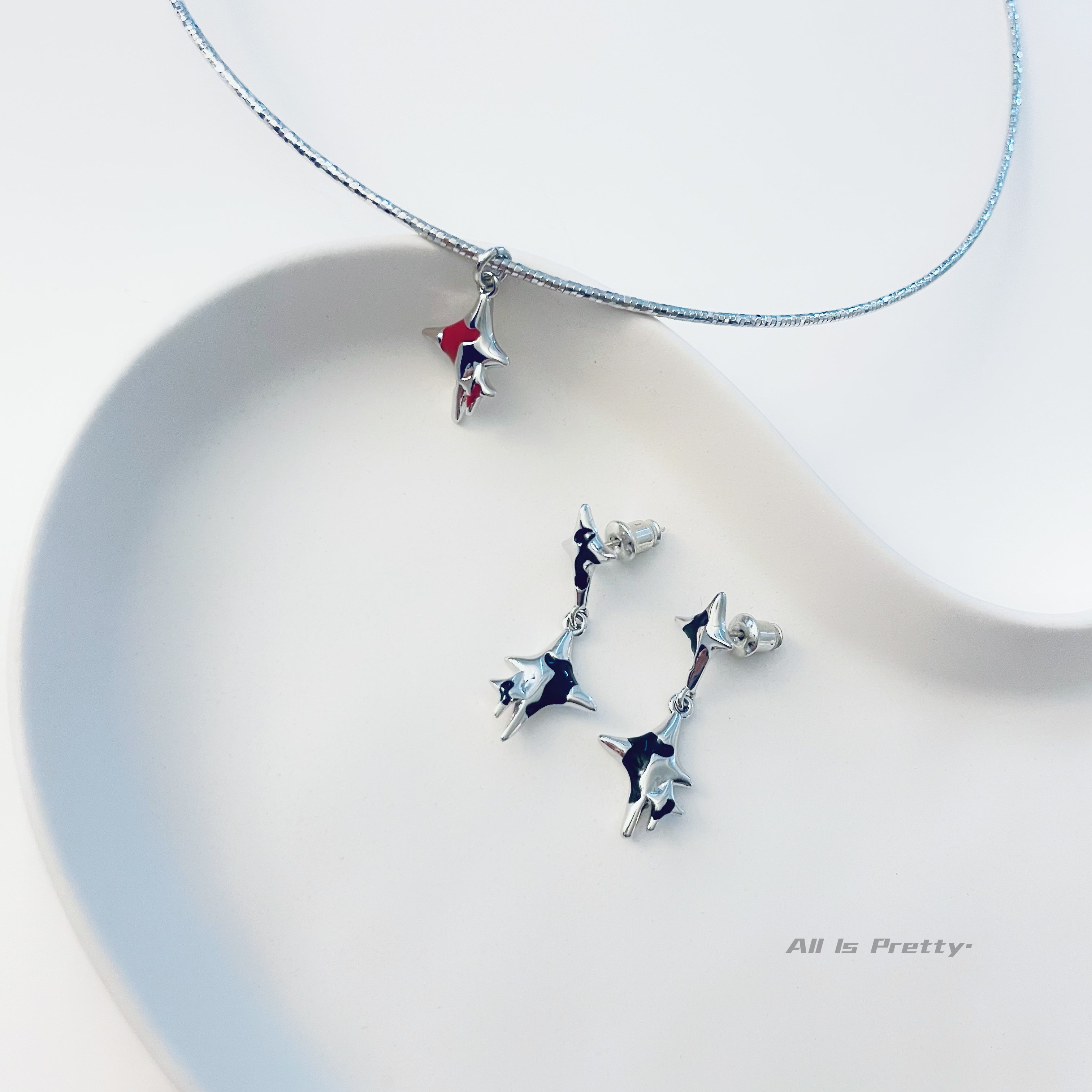 Sleek Star Pendant Necklace