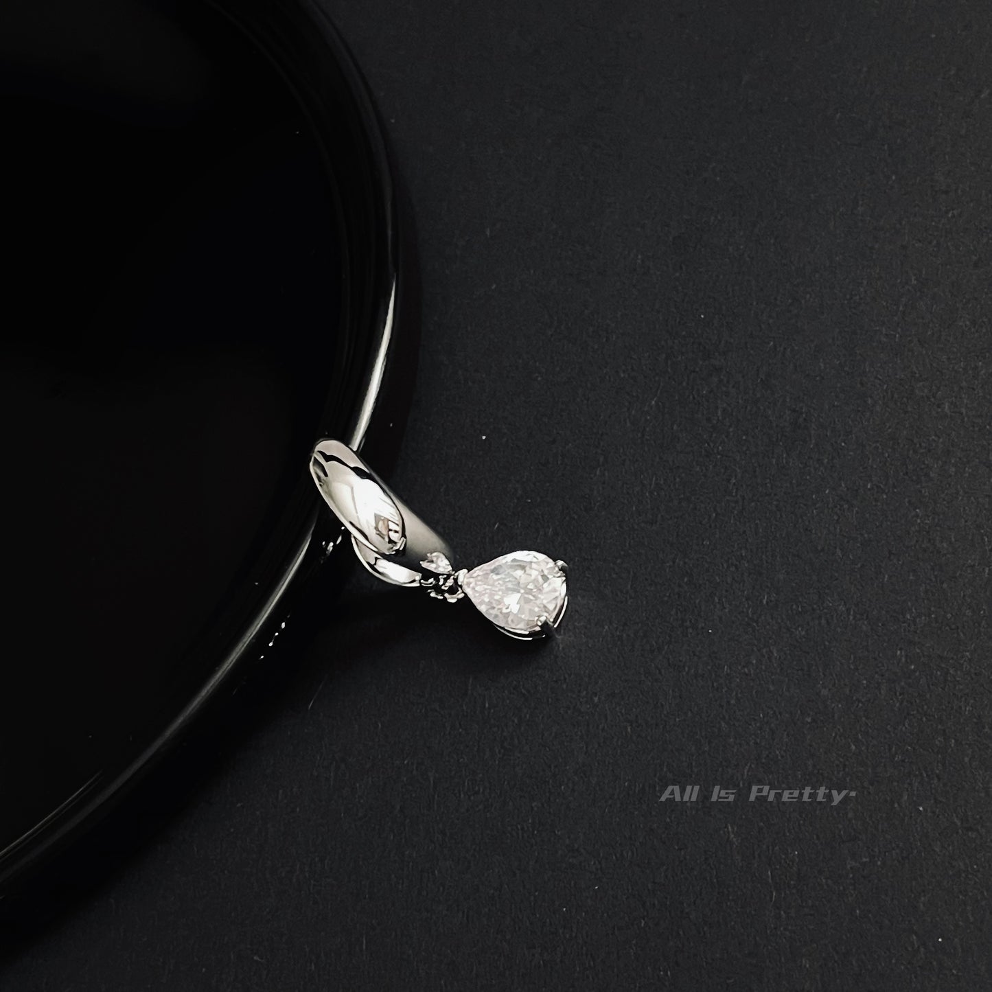 Tear drop cuff earring (single)