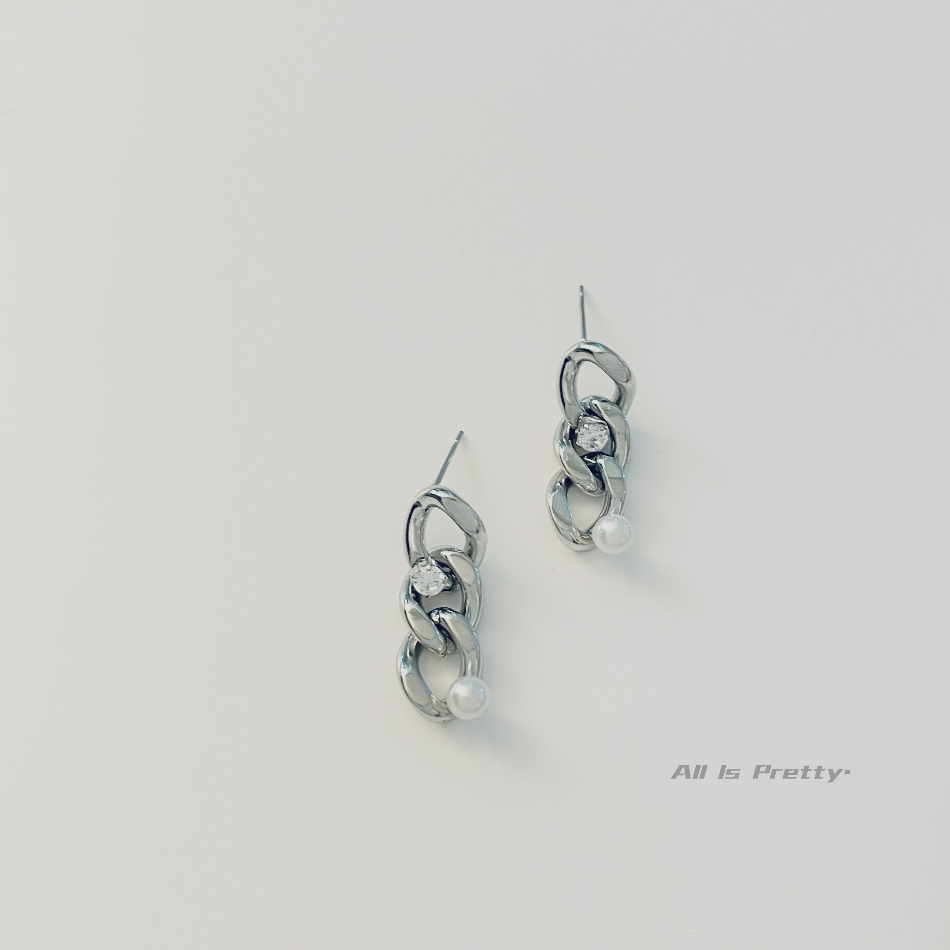 Mini chain earrings