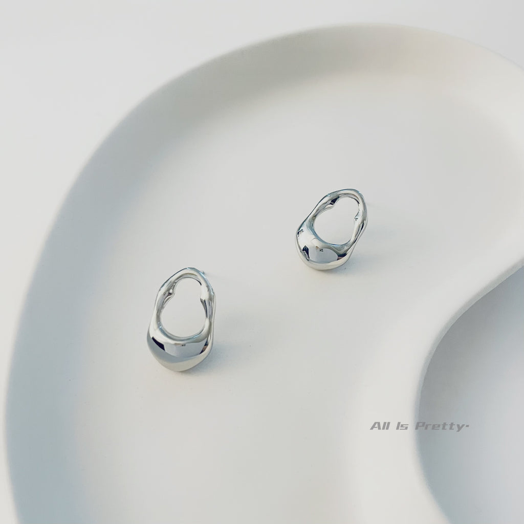 Minimalist style stud earrings