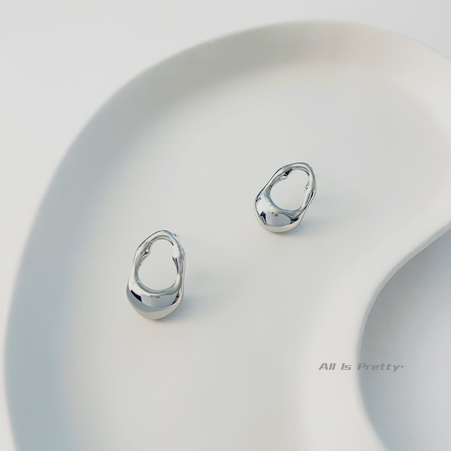 Minimalist style stud earrings
