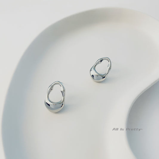 Minimalist style stud earrings