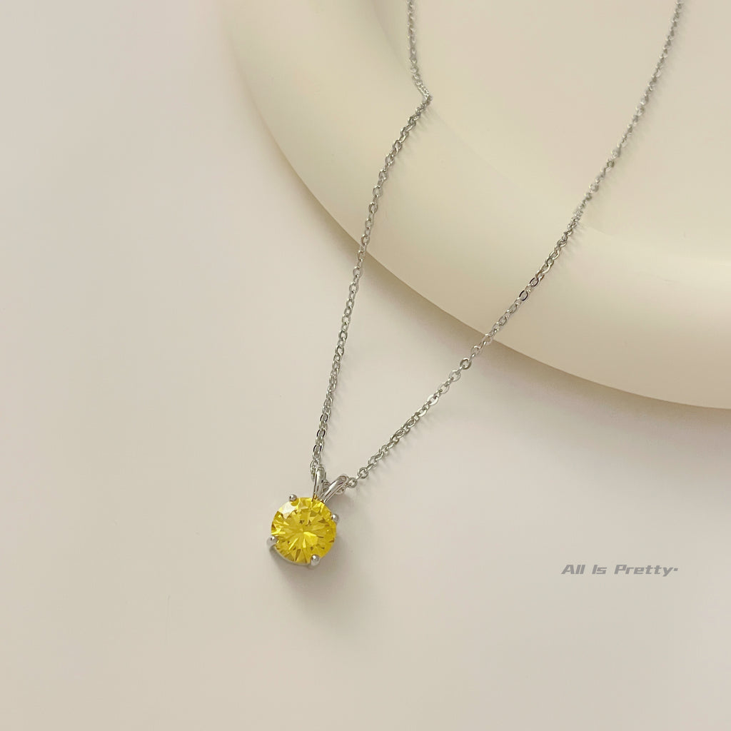 Color crystal pendant necklace