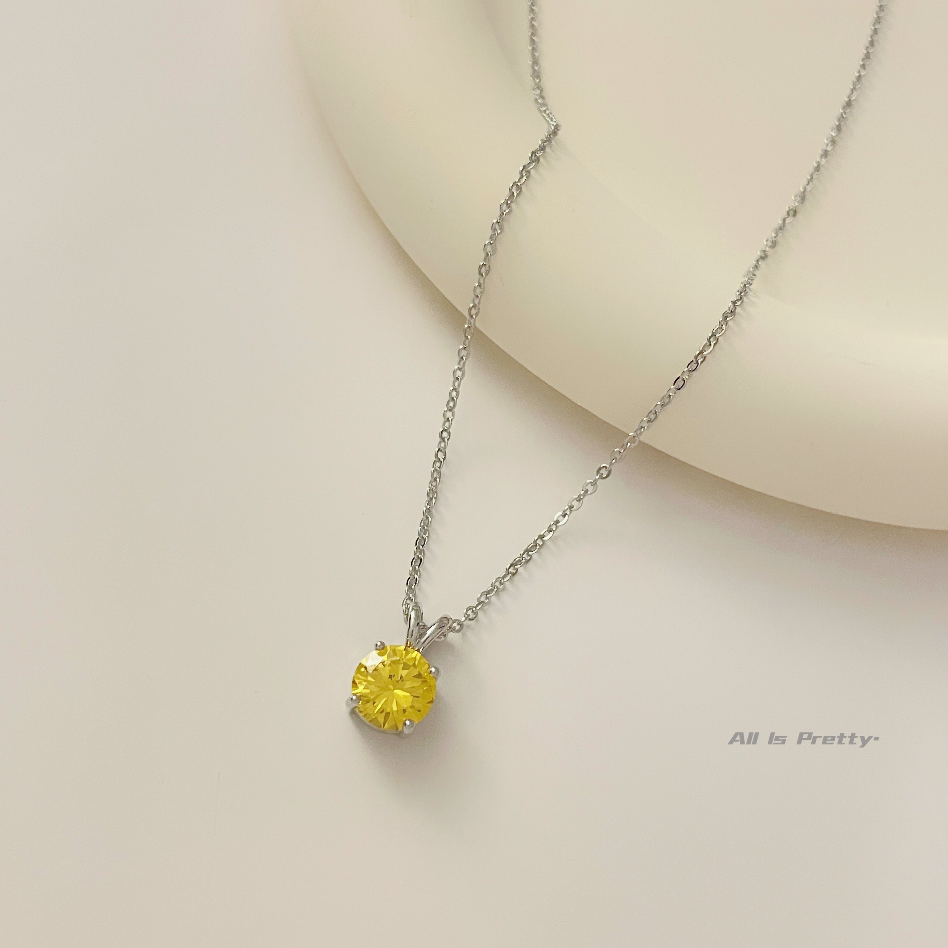 Color crystal pendant necklace