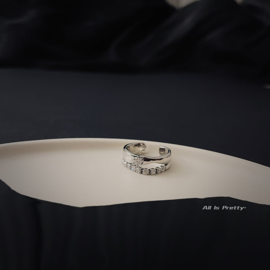 Zirconia chain gold plated ring