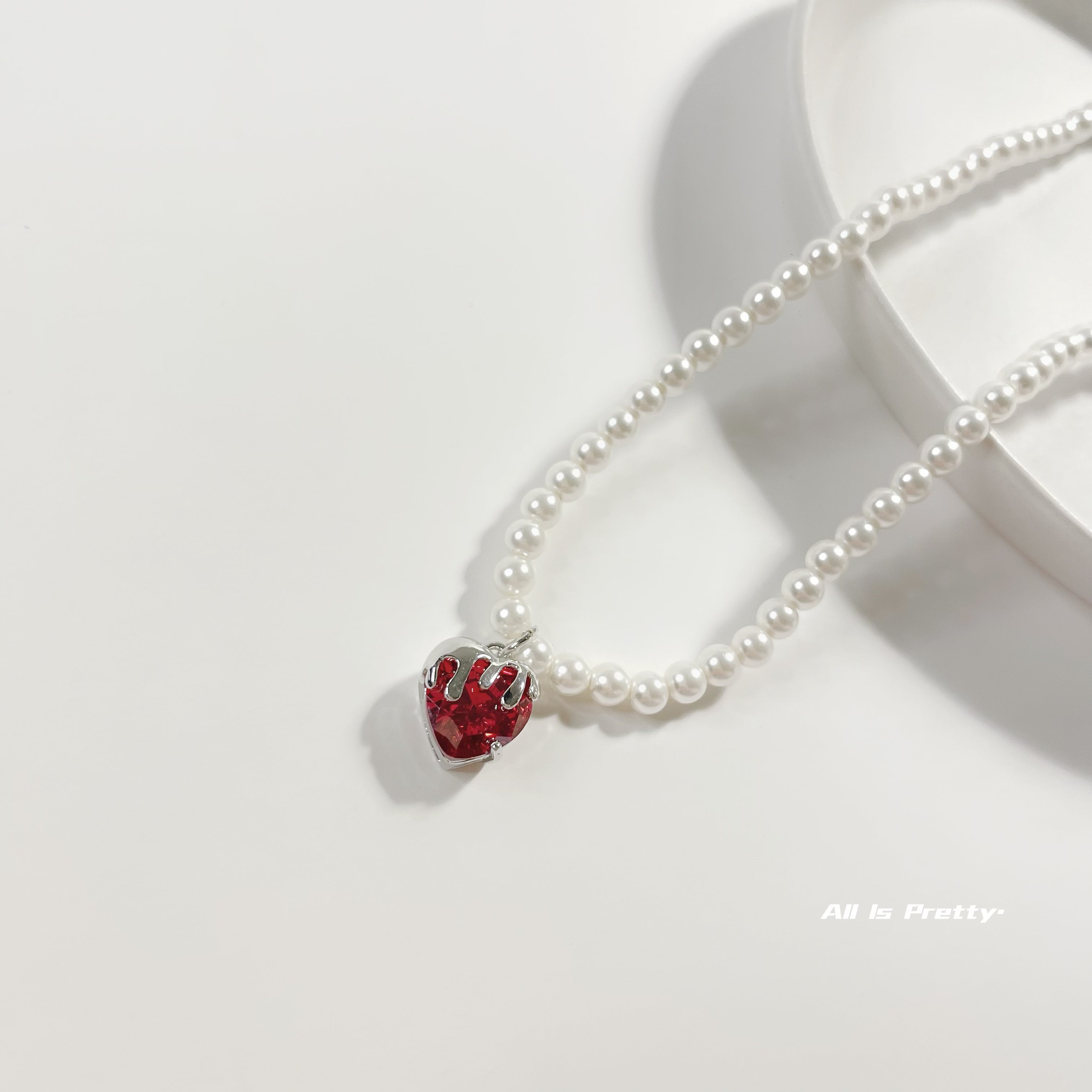 Red crystal heart pearl necklace