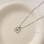 White star pendant necklace