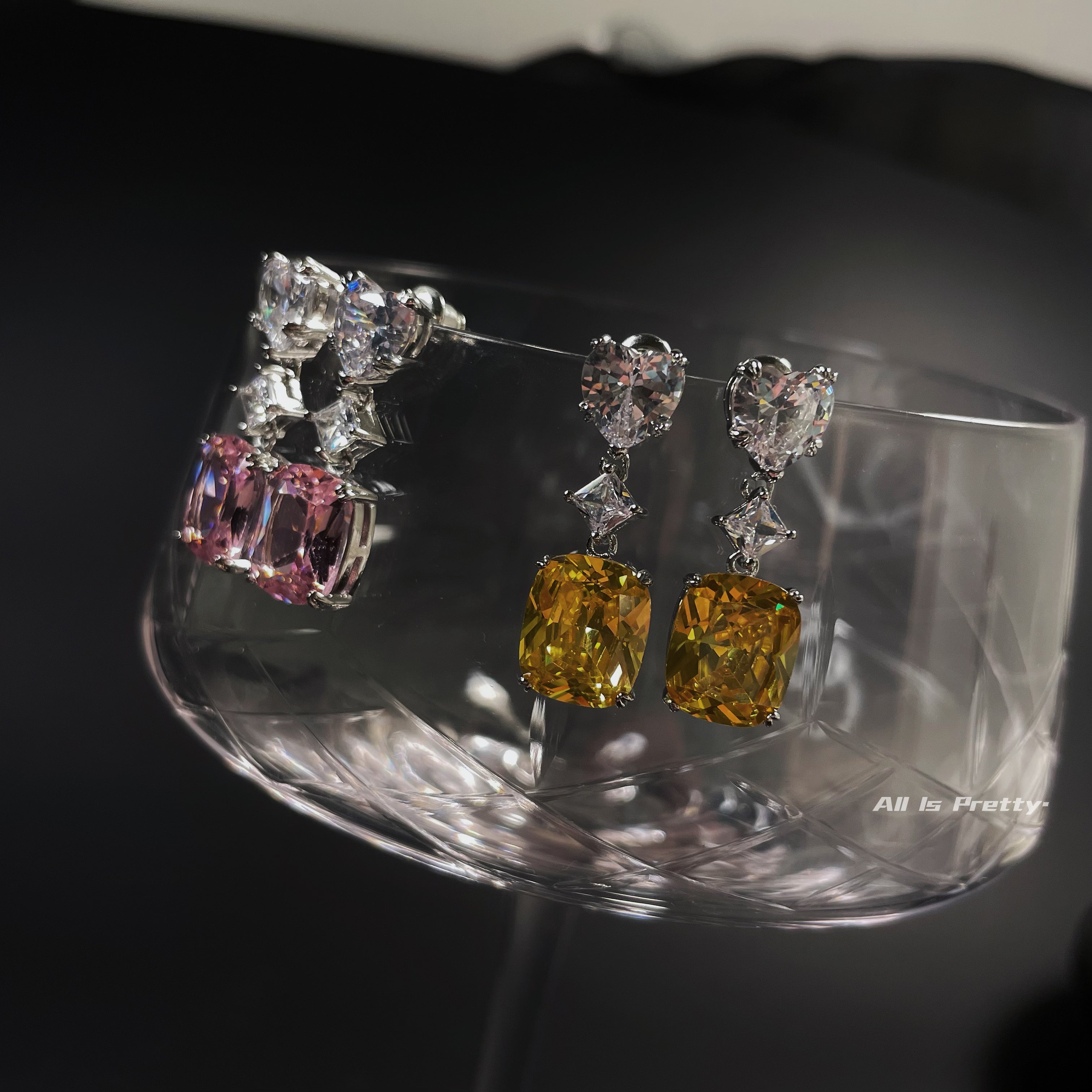 Crystal dropped earrings