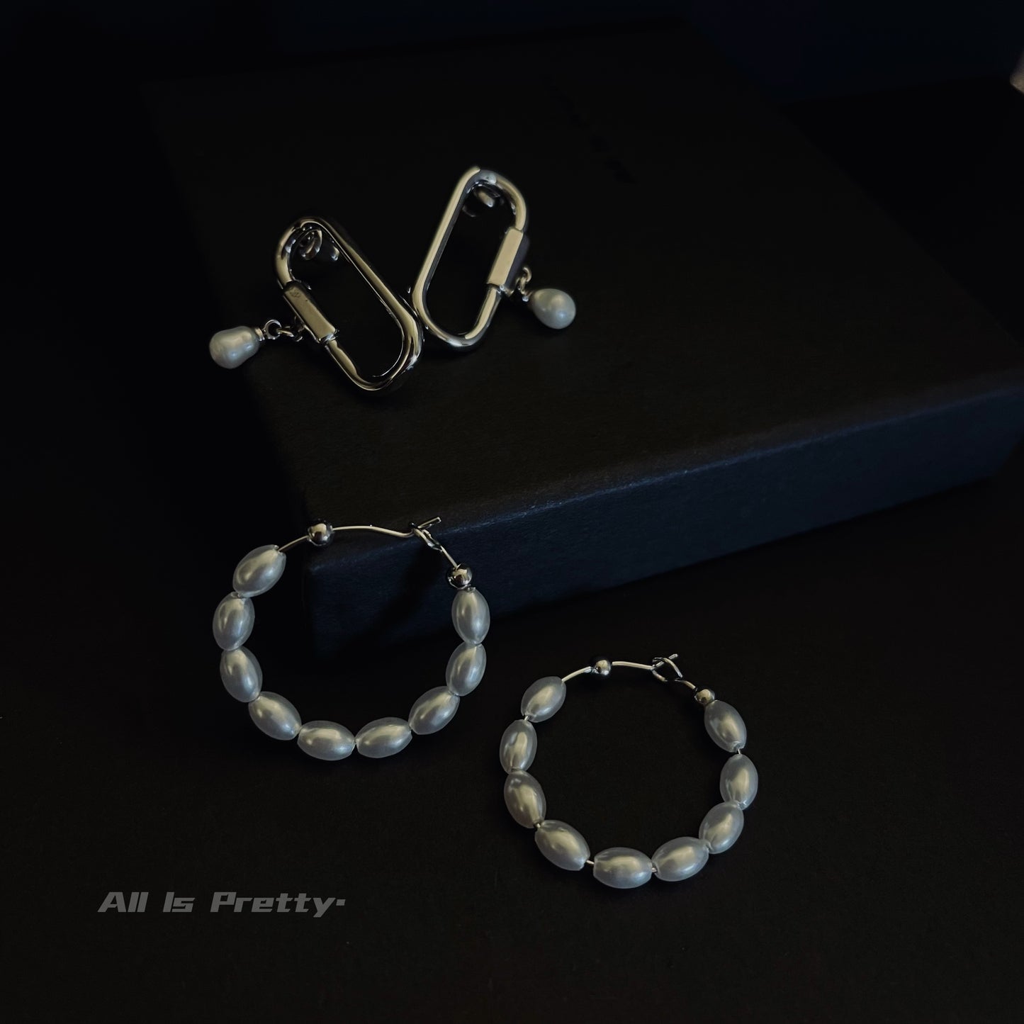 Pearls hoop earrings