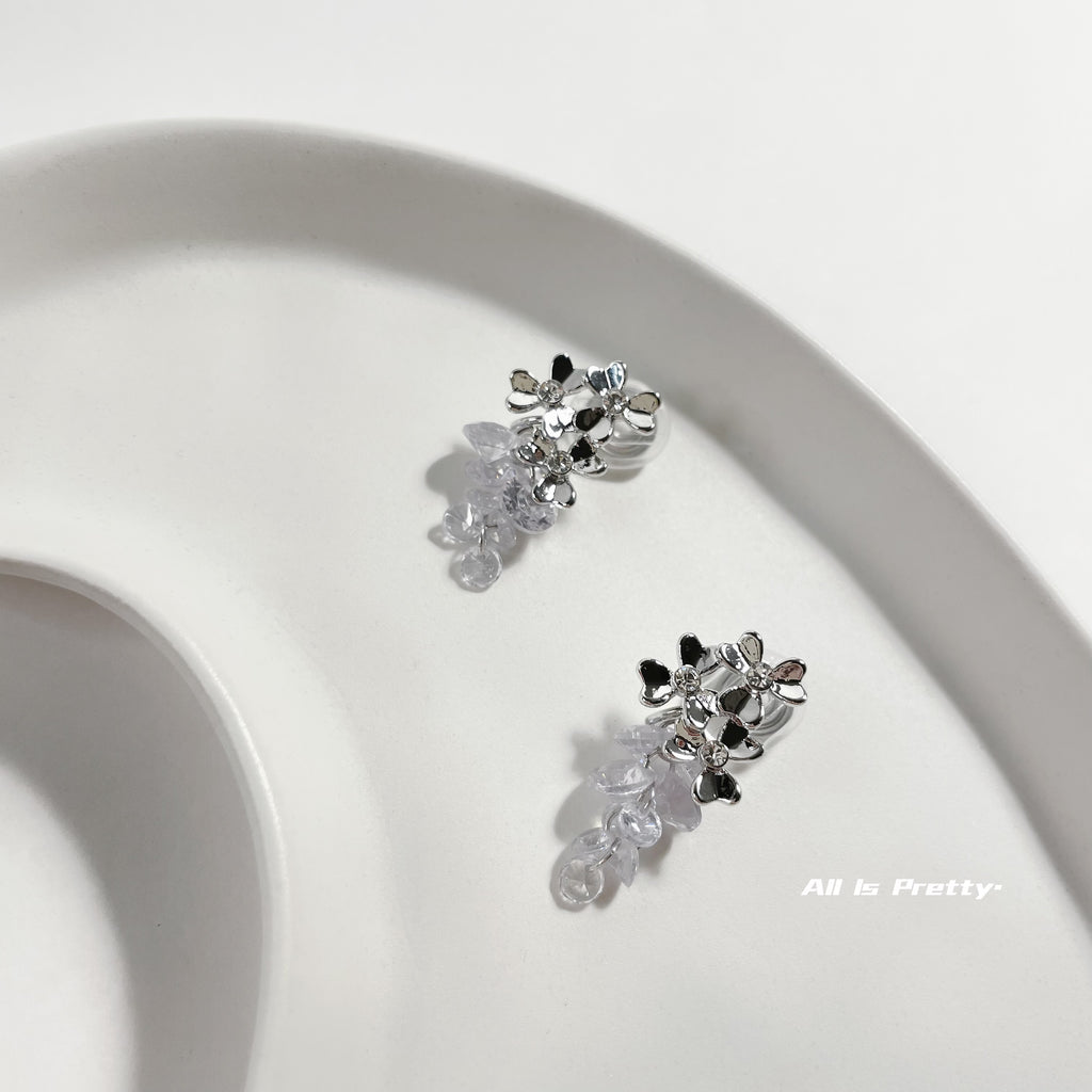 Crystal grapes flora clip earrings