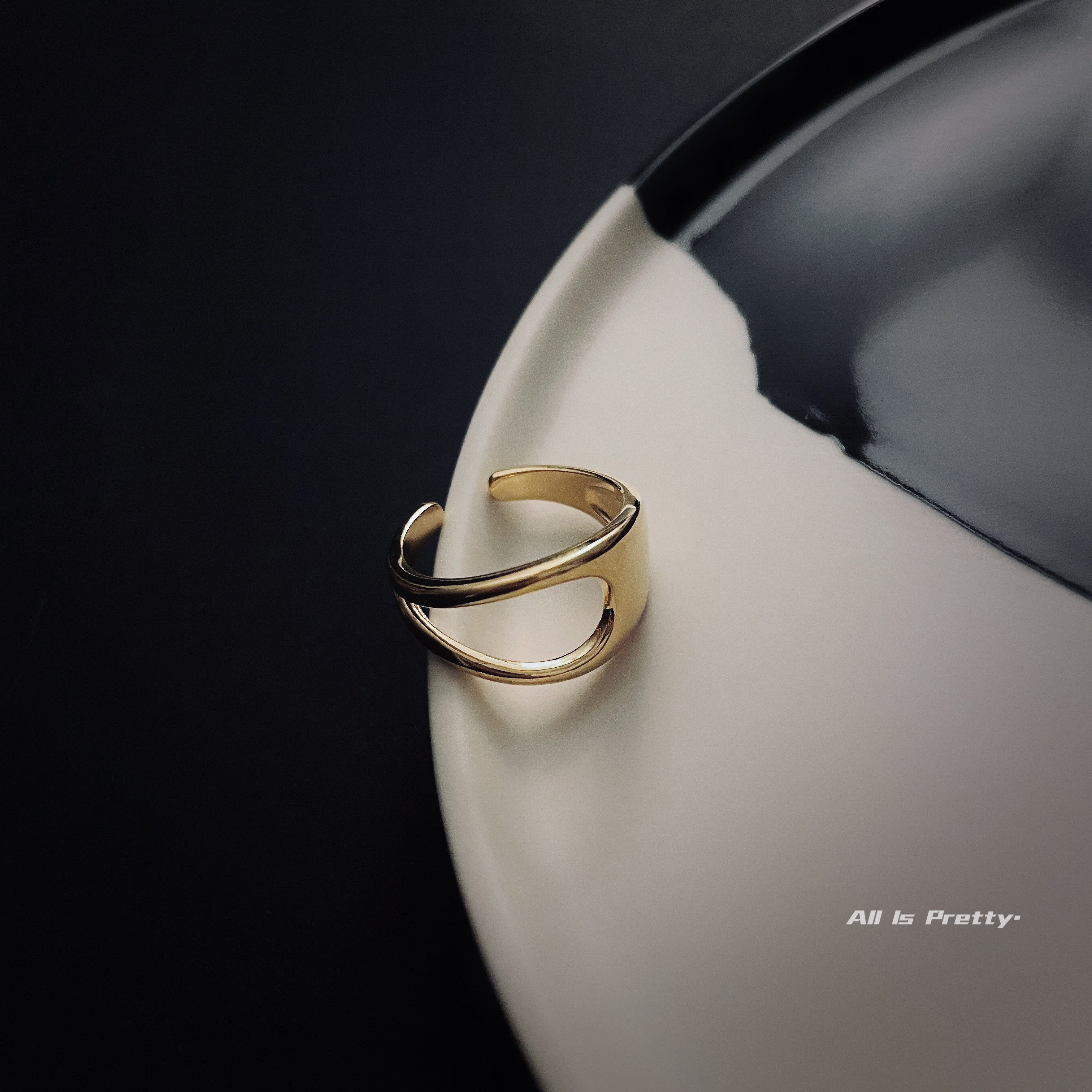 Hollow open ring