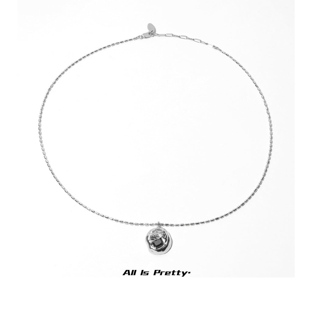 Crystal pendant necklace